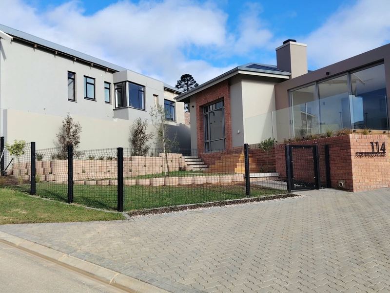 Clearview fence at a driveway — Jozelle Fencing & Projects